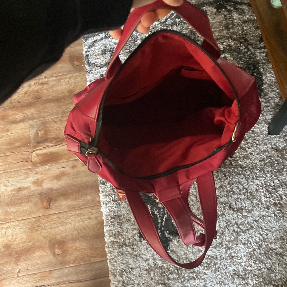 Practically NEW Guess backpack - Picture 4 of 6